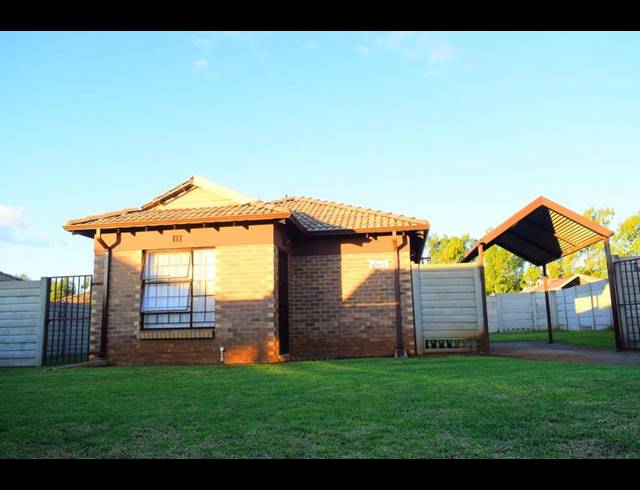3 BEDROOM HOUSE FOR SALE IN CLAYVILLE